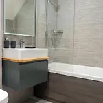 Spring Mount Huge Luxury Full Apartment- Centre-two Extremely Comfy Kingsize Bedrooms-fully Equipped Modern Kitchen-cosy Living With Huge Tv Харрогейт