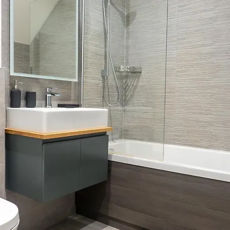 Spring Mount Huge Luxury Full Apartment- Centre-two Extremely Comfy Kingsize Bedrooms-fully Equipped Modern Kitchen-cosy Living With Huge Tv Харрогейт