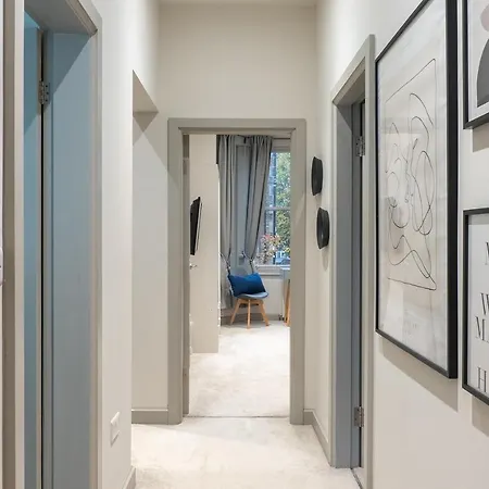 Spring Mount Huge Luxury Full Apartment- Centre-two Extremely Comfy Kingsize Bedrooms-fully Equipped Modern Kitchen-cosy Living With Huge Tv Apartment *