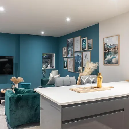 Apartament Spring Mount Huge Luxury Full Apartment- Centre-two Extremely Comfy Kingsize Bedrooms-fully Equipped Modern Kitchen-cosy Living With Huge Tv *