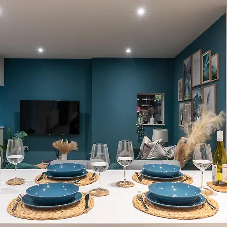 Spring Mount Huge Luxury Full Apartment- Centre-two Extremely Comfy Kingsize Bedrooms-fully Equipped Modern Kitchen-cosy Living With Huge Tv Apartment Harrogate