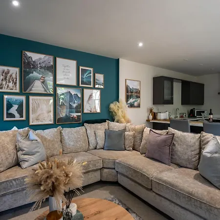 公寓 Spring Mount Huge Luxury Full Apartment- Centre-two Extremely Comfy Kingsize Bedrooms-fully Equipped Modern Kitchen-cosy Living With Huge Tv 哈罗盖特
