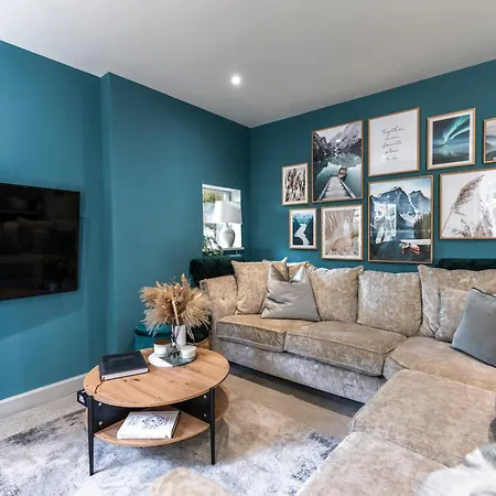 Apartament Spring Mount Huge Luxury Full Apartment- Centre-two Extremely Comfy Kingsize Bedrooms-fully Equipped Modern Kitchen-cosy Living With Huge Tv *