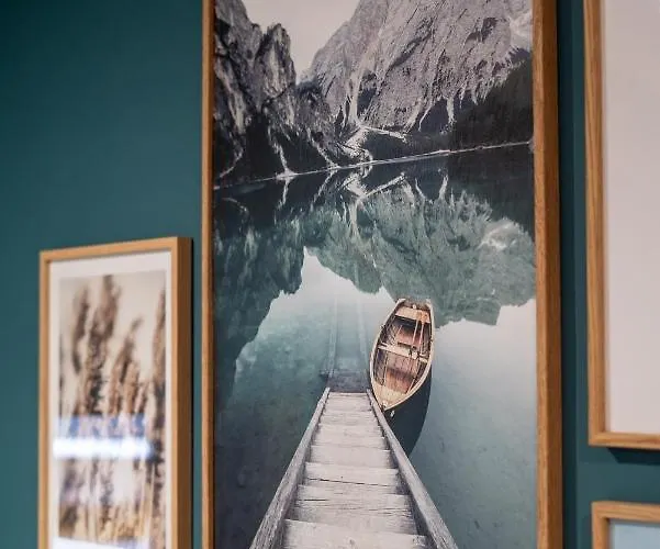 Spring Mount Huge Luxury Full Apartment- Centre-two Extremely Comfy Kingsize Bedrooms-fully Equipped Modern Kitchen-cosy Living With Huge Tv *